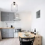 Stunning Duplex - Eiffel Tower & Trocadero Апартаменты *