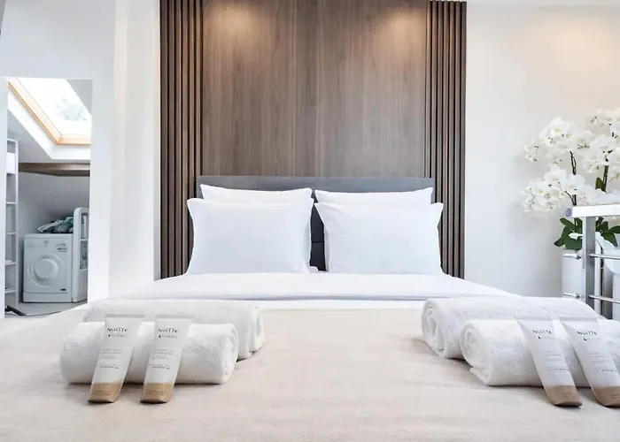 Stunning Duplex - Eiffel Tower & Trocadero Apartment *