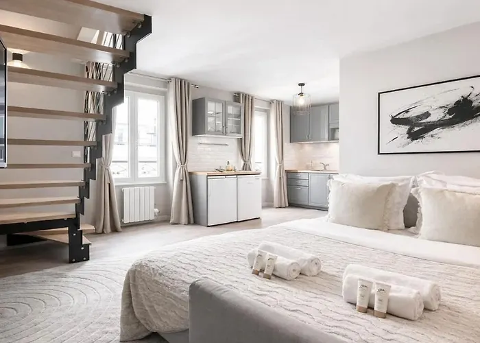 Stunning Duplex - Eiffel Tower & Trocadero Apartment